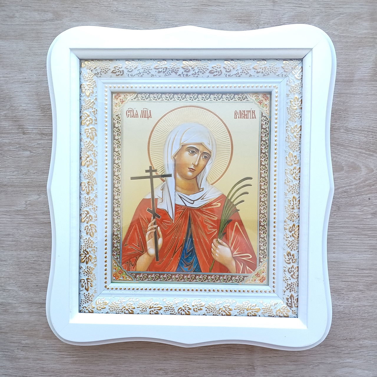 Ікона Валентина свята мучениця, лик 15х18 см, у білому фігурному дерев'яному кіоті, тип 3