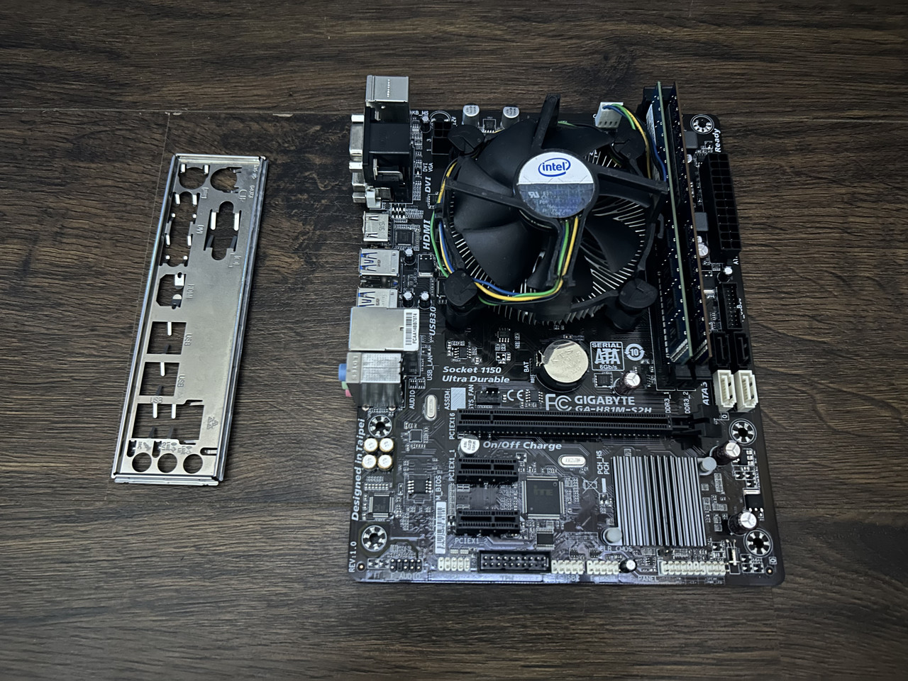Игровой комплект Материнская плата GIGABYTE + Intel Core i3-4150 + 8GB ...