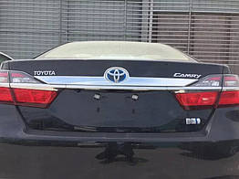 Toyota Camry V55 2015+ хром накладка на кришку багажника верхня