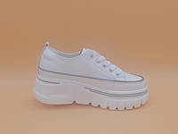 Білі кросівки. Маленькі розміри (34, 35, 36).