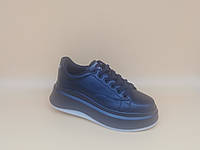 Чорні кросівки. Маленькі розміри (34, 35, 36).