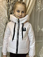 Дитяча демісезонна коротка курточка на дівчинку білого кольору з капюшоном розміри 116-140