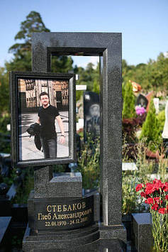 Пам'ятник з аркою чоловічий із граніту Вічний Обрій 1200*550