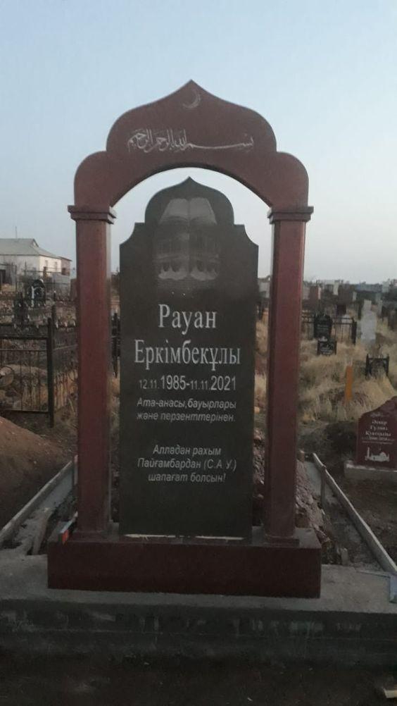 Пам'ятник з аркою чоловічий із граніту 1200*2000