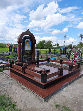 Пам'ятник з аркою із граніту 3200*3000