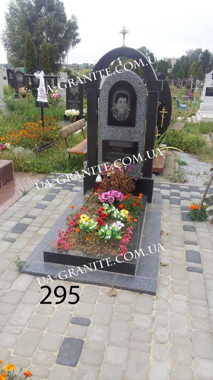 Пам'ятник з аркою із граніту 1000*2000