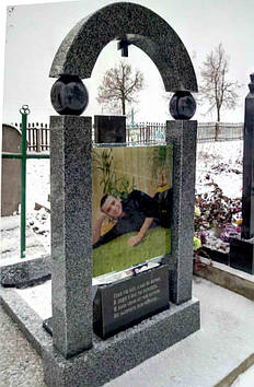 Пам'ятник з аркою із граніту 800*1800