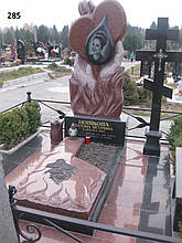 Елітний пам’ятник на могилу з хрестом червоного граніту 1900*2100