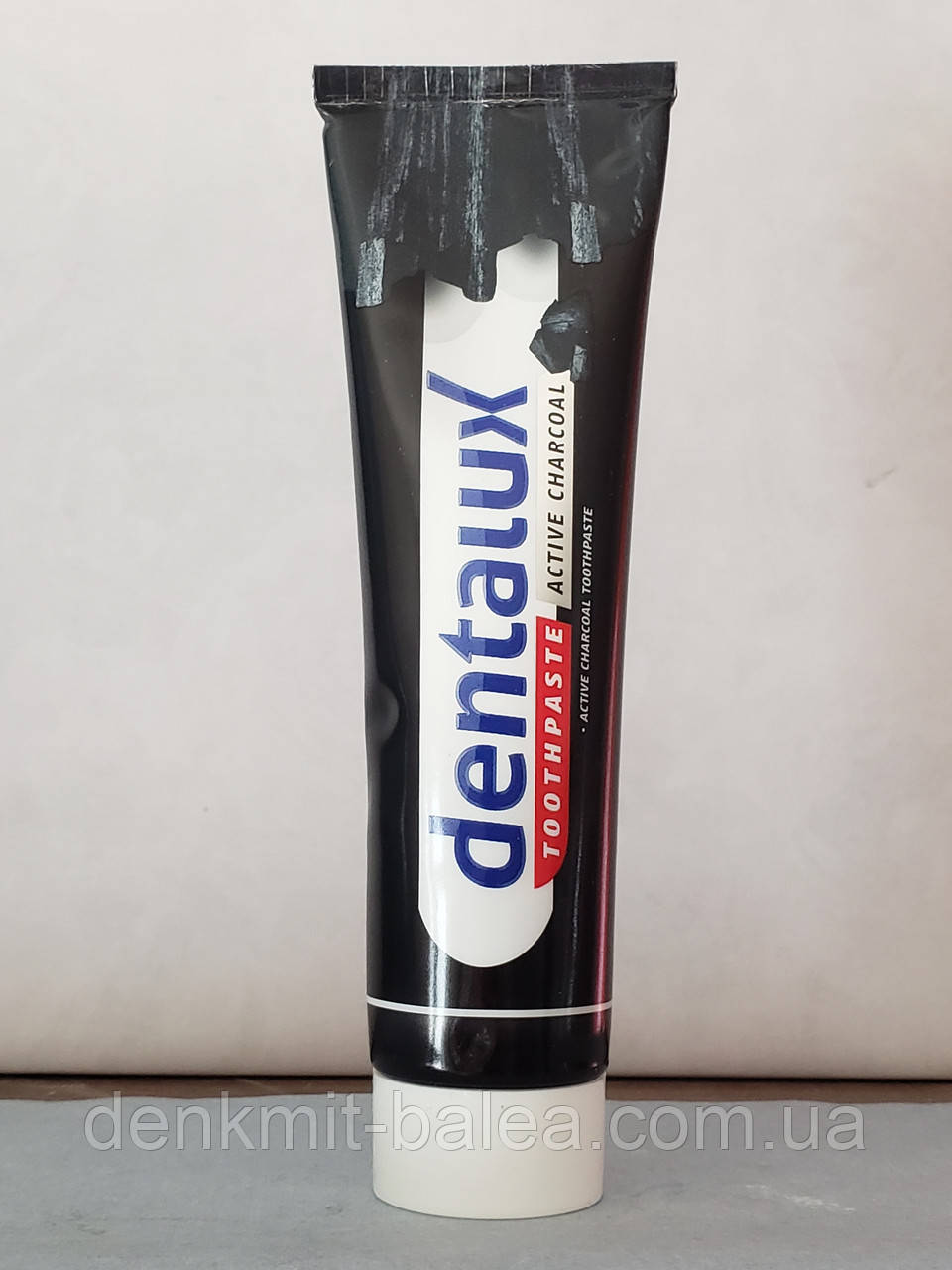 Зубная паста отбеливающая с активированный углем Dentalux Black & White Toothpaste 100 мл. - фото 1 - id-p1927023408