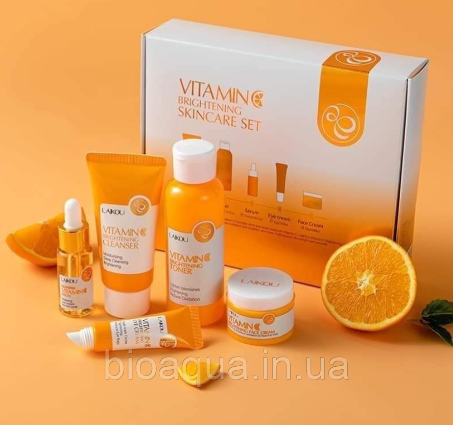 Набір Laikou Vitamin з п'яти засобів, освітлення, зволоження й омолодження.