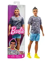 Кукла Кен "Модник" в футболке с узором пейсли Barbie HPF80