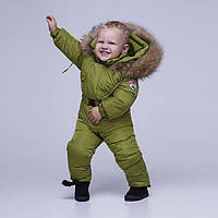 Детский однотонный зимний комбинезон зеленого цвета и опушкой из натурального меха 98 см.