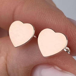 Срібні сережки-пусети з золотими накладками без каменів у формі сердечок (1 см) РН-679