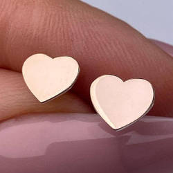 Срібні сережки-пусети з золотими накладками без каменів у формі сердечок (0,7 см) РН-019