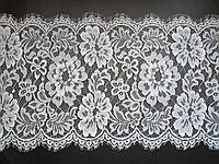 Ажурне французьке мереживо шантильї (з війками) білого кольору