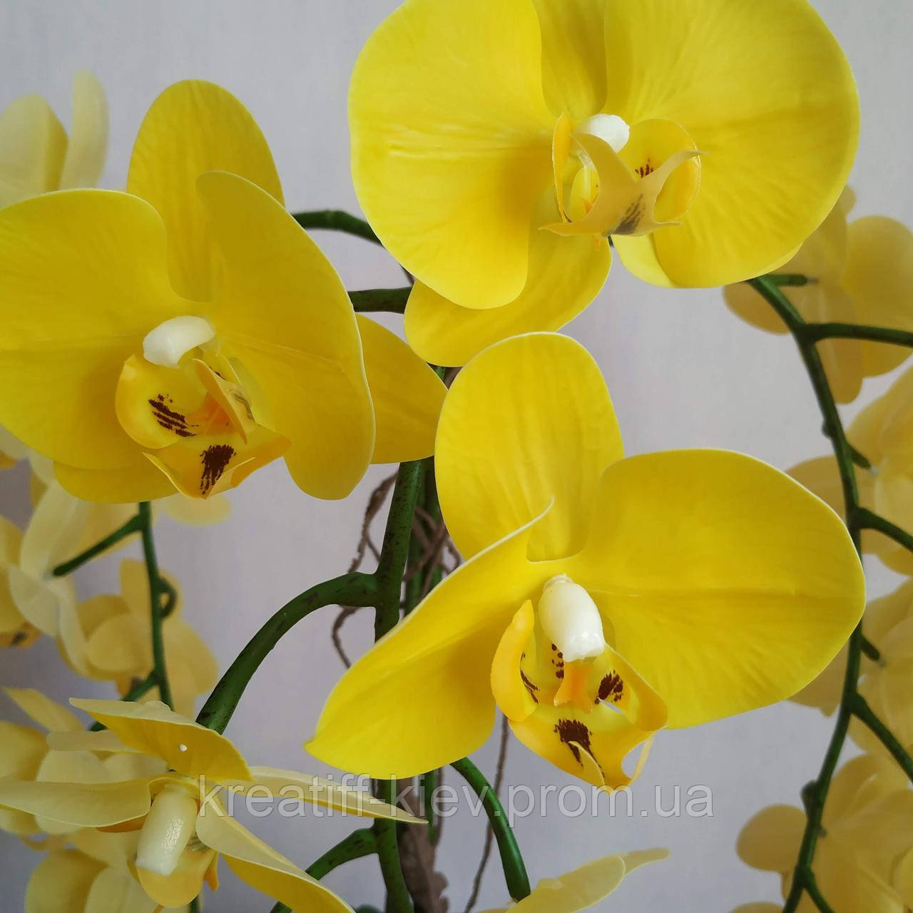 Искусственная латексная орхидея VIP в синем керамическом кашпо на три ветви жёлтая - фото 2 - id-p1927583294