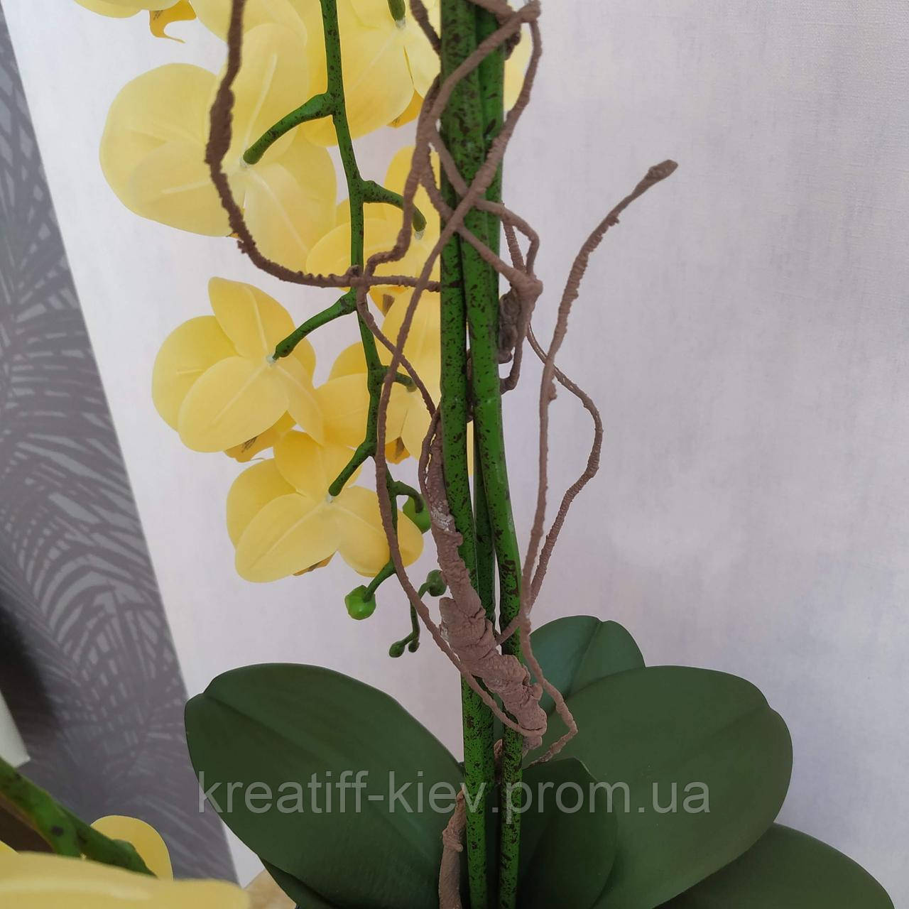 Искусственная латексная орхидея VIP в синем керамическом кашпо на три ветви жёлтая - фото 5 - id-p1927583294