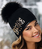 Стильная польская женская шапка с помпоном Willi «Grif», с эффектным золотым декором в черном цвете.