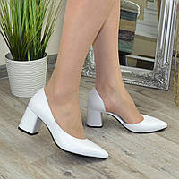 Кожаные женские туфли на невысоком устойчивом каблуке, цвет белый