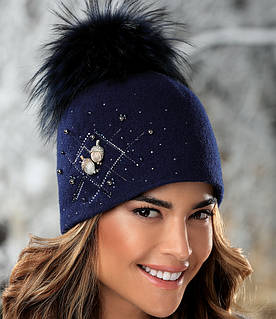 Модна жіноча шапка з помпоном Willi "Koriana", з декором "Жолуді" у кольорі синій оксамит.