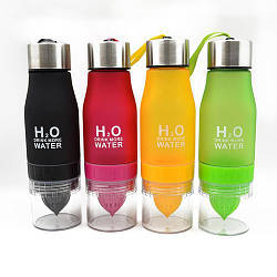 Бутилка для води з соковижималкою H2O Water Bottle 650 мл., різні кольори