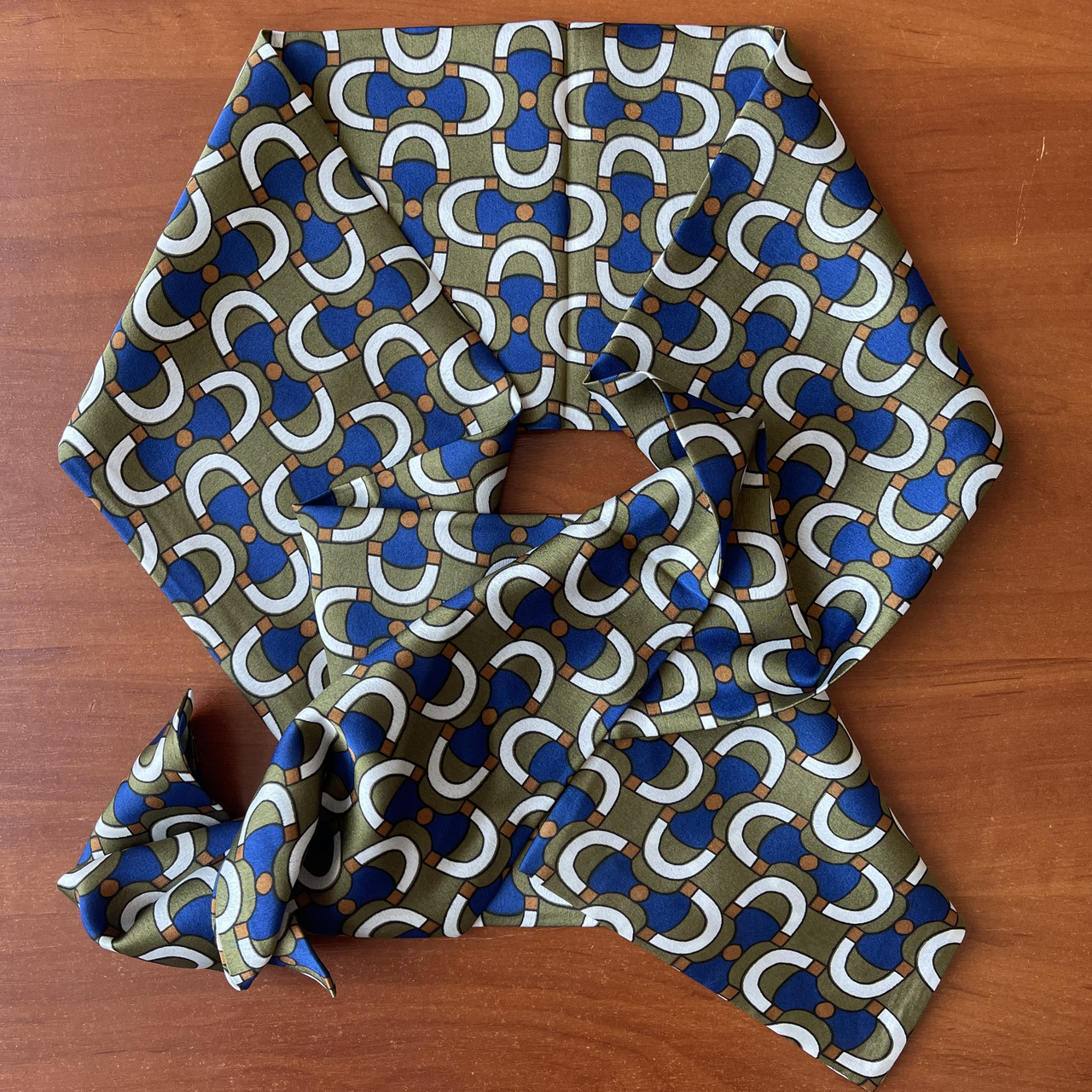 Шарф жіночий весна осінь тканина поліестер із відчуттям шовку принт абстракція розмір 140х15 см - фото 1 - id-p1928412368