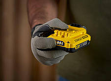 Зарядний пристрій і 2 акумулятори 18 В STANLEY FATMAX SFMCB12D2, фото 3