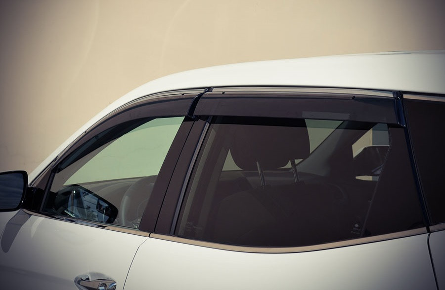 Дефлектори вікон (вітровики) Hyundai Santa Fe 2012 - Хром Молдингом AVTM