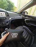 Подушка в машину з логотипом автомобіля Audi для водія шкіряний аксесуар марка авто подарунок гіпоалергенна, фото 4