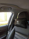 Шкіряна подушка підголівник з логотипом Skoda в машину стильний подарунок аксесуар під шию в авто, фото 7