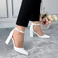 Женские белые туфли с ремешком
