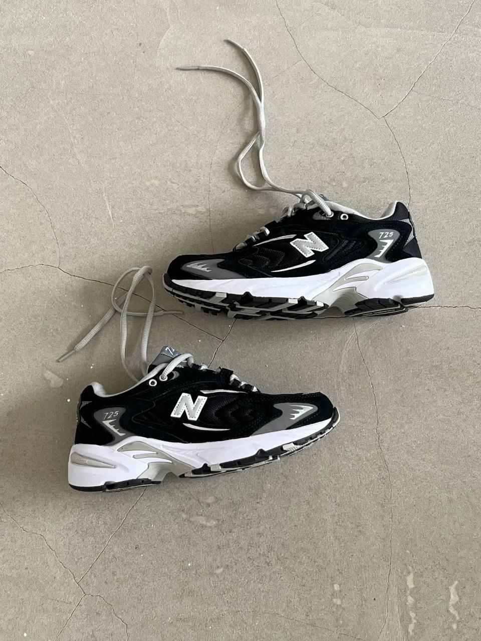 Чоловічі кросівки New Balance 725 Black (чорні на білій підошві) гарні стильні якісні кроси NB0048 топ