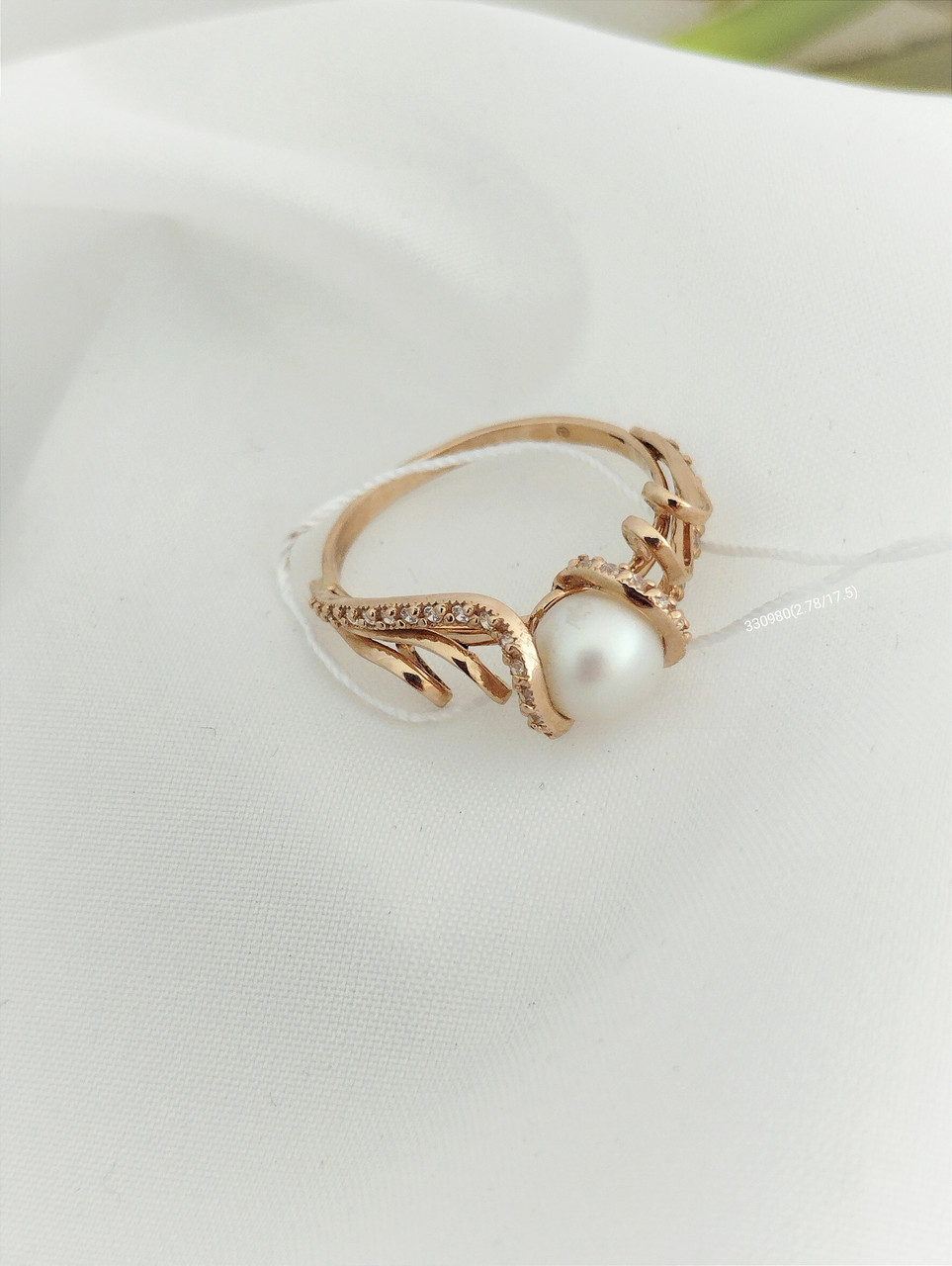 Золоте кільце з перлами та цирконієм