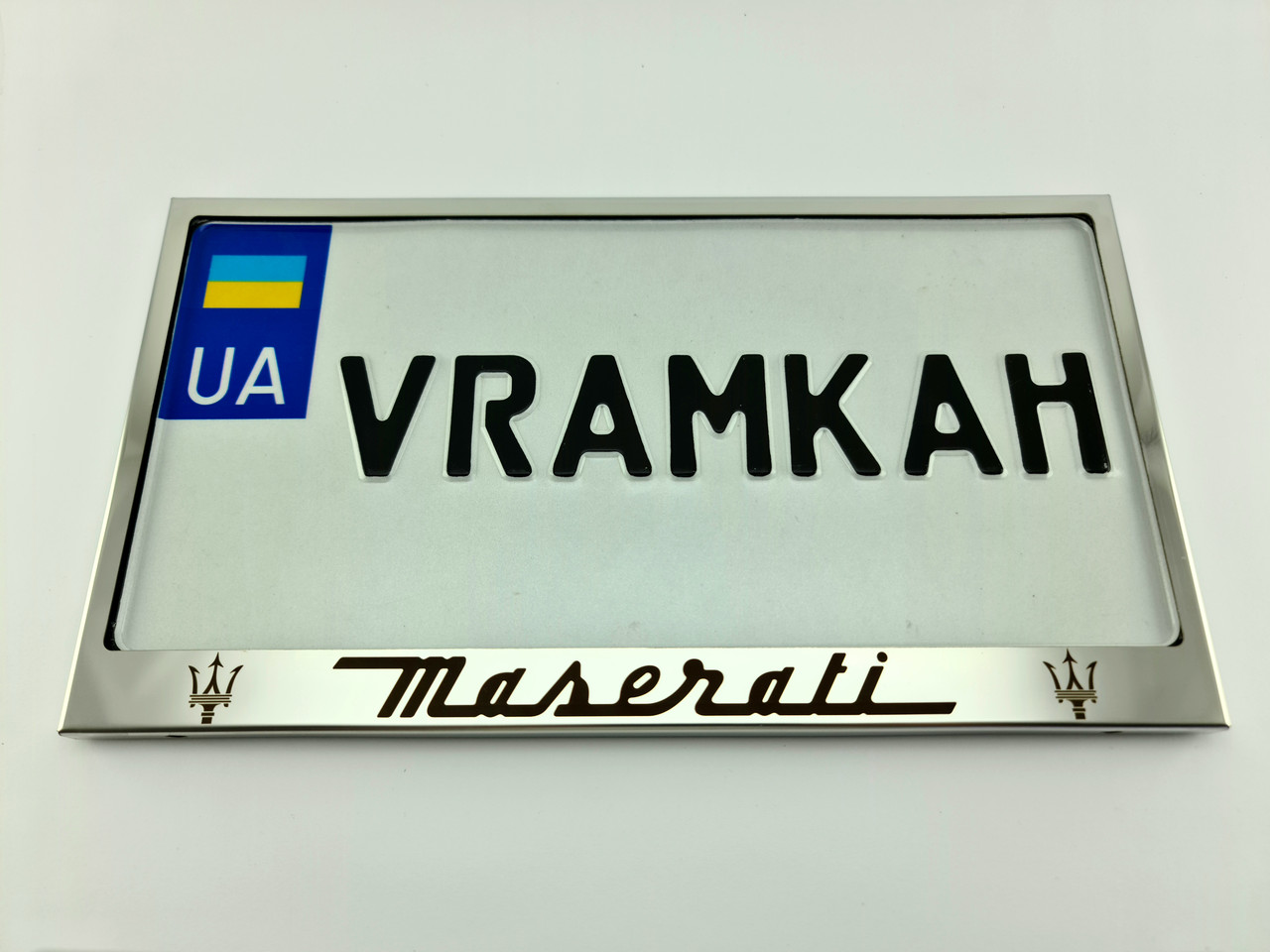 Номерна рамка для авто Maserati, рамка під американський номер