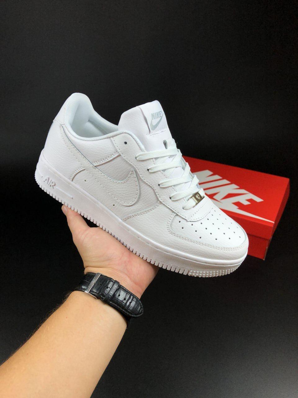 Кросівки чоловічі Nike Air Force Найк Аір Форс білі модні бігові кросівки шкіра