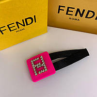 Заколка-лапка для волос Фенди Fendi розовая с логотипом из страз