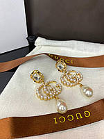Роскошные золотые брендовые серьги с жемчугом Майорка, логотип тоже украшен жемчугом, ЛЮКС качество!
