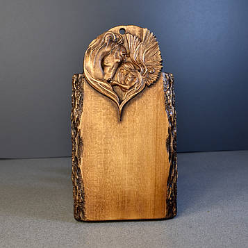 Дошка обробна дерев'яна дівчинка з конем . Розмір 15 х 27 см. Код/Артикул 116