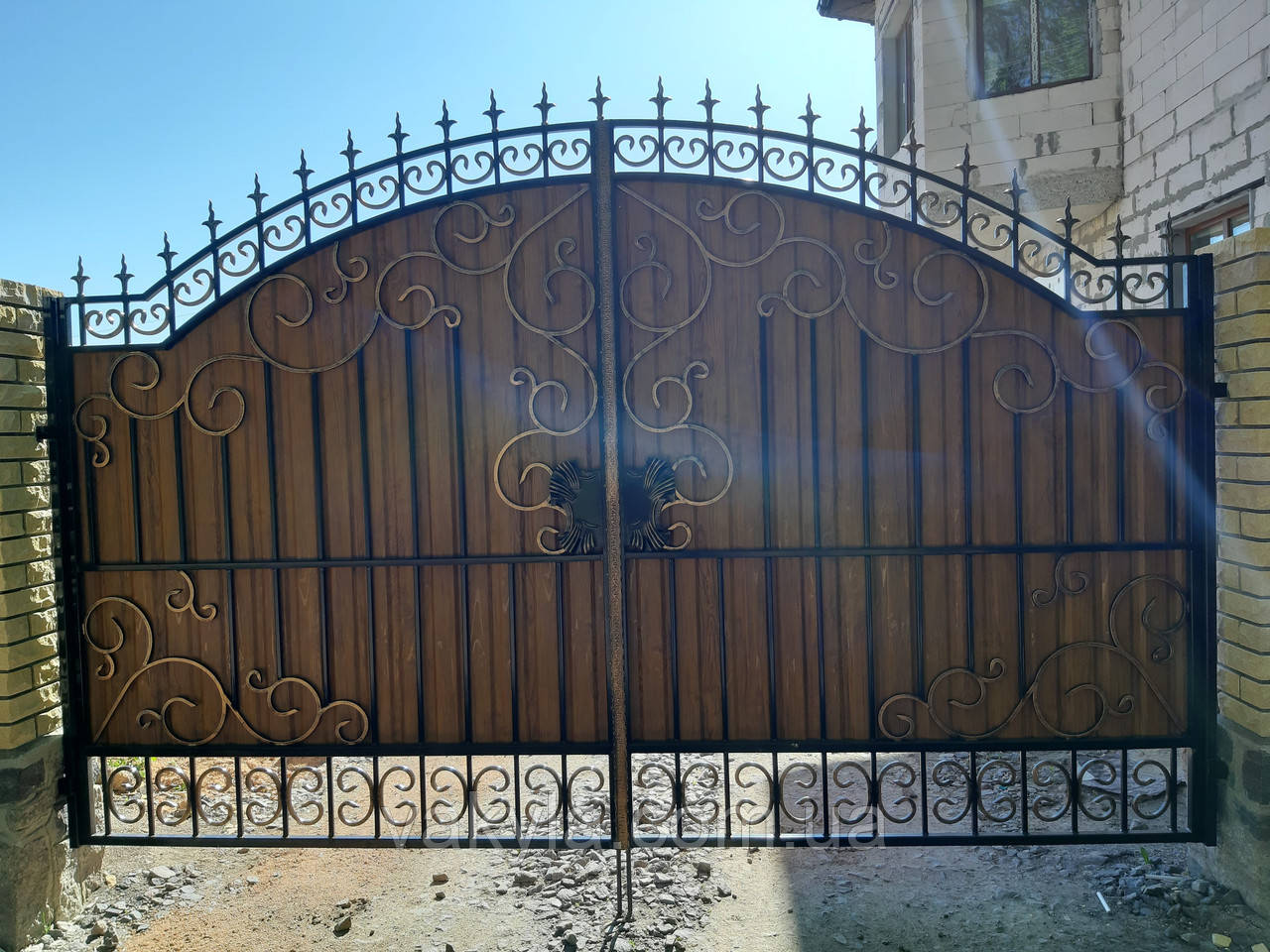 Розпашні ворота з хвірткою