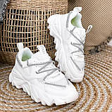 Об'ємні білі кросівки з рефлекторною шнурівкою, фото 7