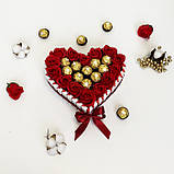 Подарунок, торт з кіндерів та червоних троянд на праздник коханій дівчині на день народження, фото 3