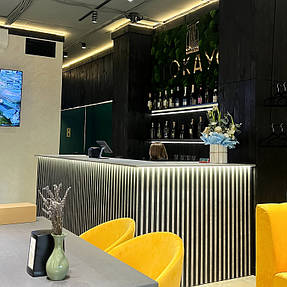 У заклад зроблено: Столи "Серія5" та "Серія 1", Дивани м'які №18 та №19, Стільці "Матіс" та крісла "DIN"