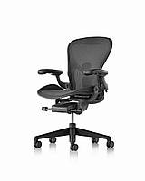 Эргономическое офисное кресло полностью регулируемое Aeron Graphite размера C Herman Miller C7 Черный