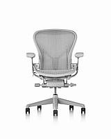 Эргономическое офисное кресло полностью регулируемое Aeron Mineral размер B - Herman Miller C7 Светло-серый