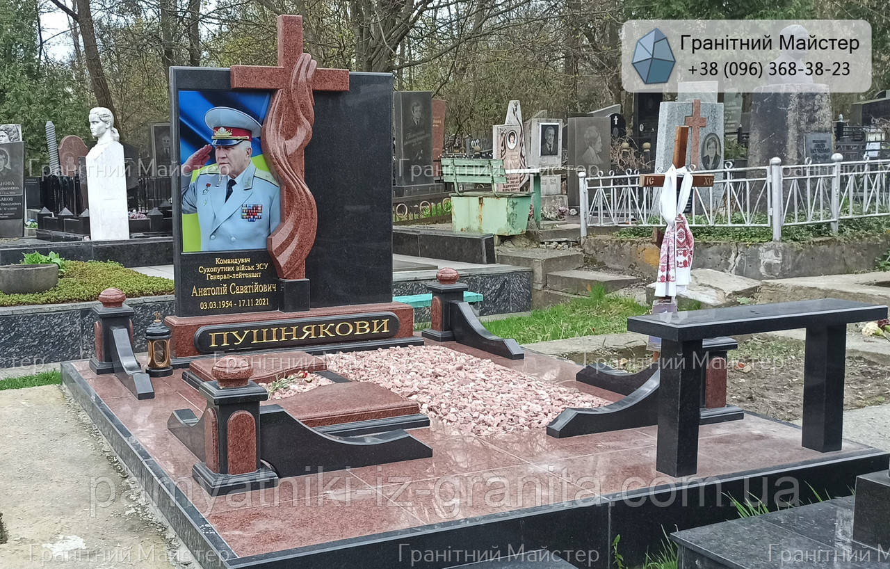 Пам'ятник військовому ЗСУ №711