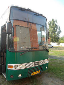 Изготовление и замена лобового стекла на автобусе Van Hool Alizee Volvo B10M в Никополе (Украина) 1