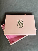 Розовая коробка с логотипом VS