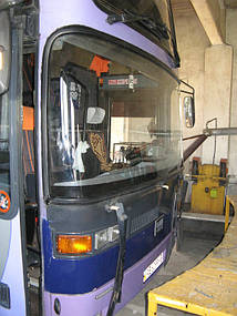 Изготовление и замена лобового стекла на автобус Van Hool Eos 100 в Никополе (Украина) 3