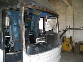 Изготовление и замена лобового стекла на автобусе Ayats Olimpia (Volvo B10M) в Никополе (Украина) 3