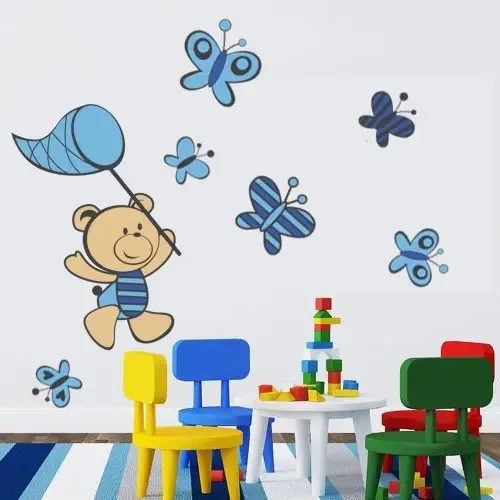 Вінілова інтер'єрна наклейка на стіну в дитячу кімнату Ведмедик і метелики (для дитячого садка, кімнати, школи)